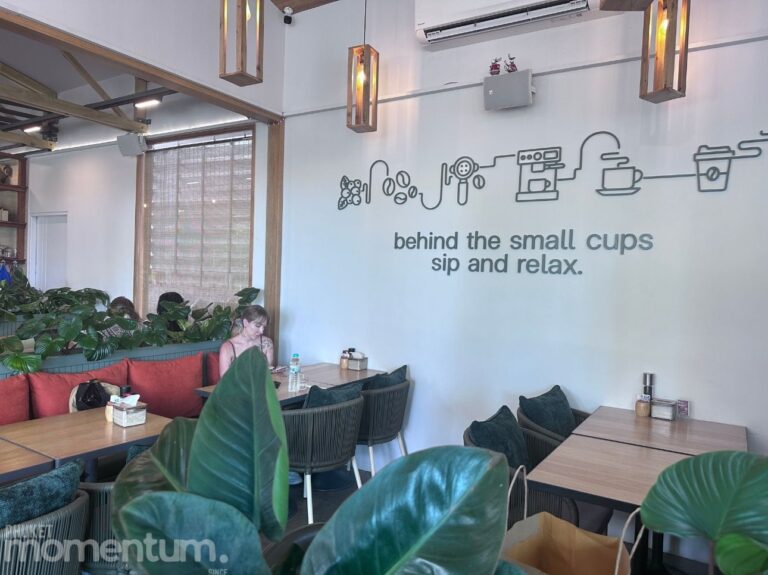 Choose Cafe indoors 1 768x575