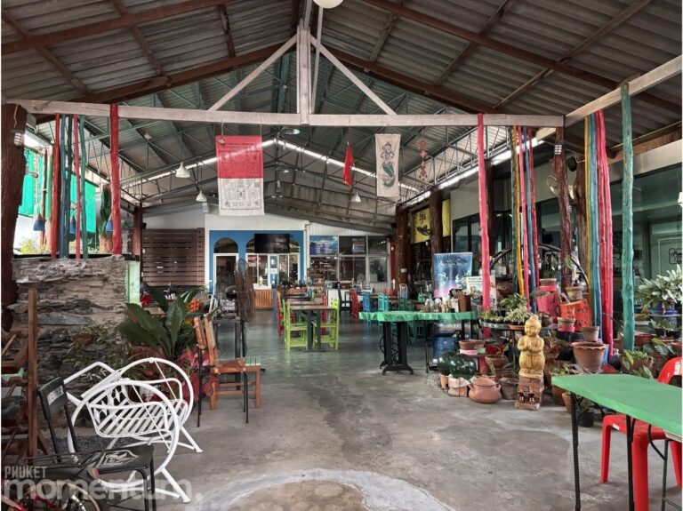 Mamas Restaurant inside view 768x575