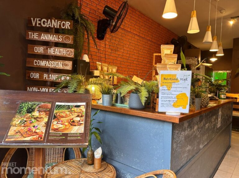 Pure Vegan Soi Ta iad Dining area 768x575