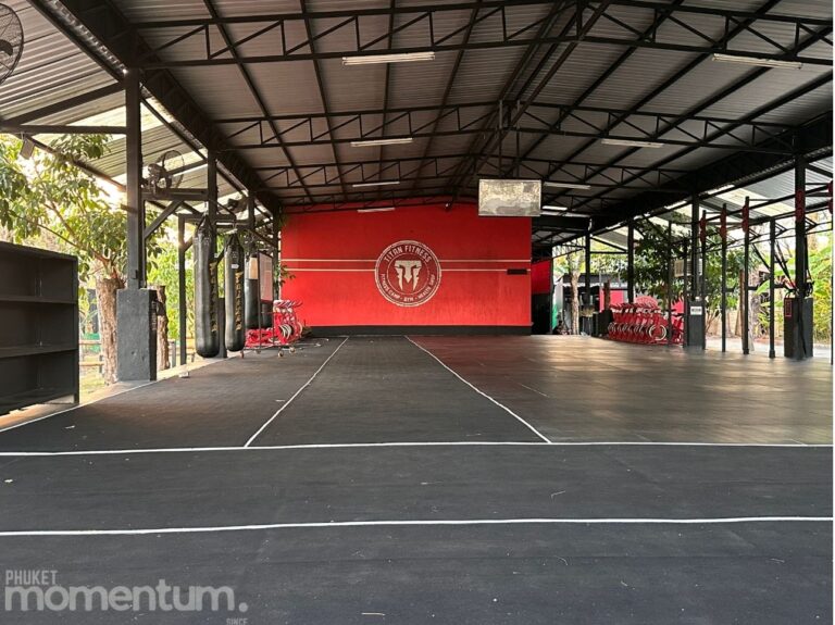 Titan Fitness Outdoor Gym floor 1 768x575